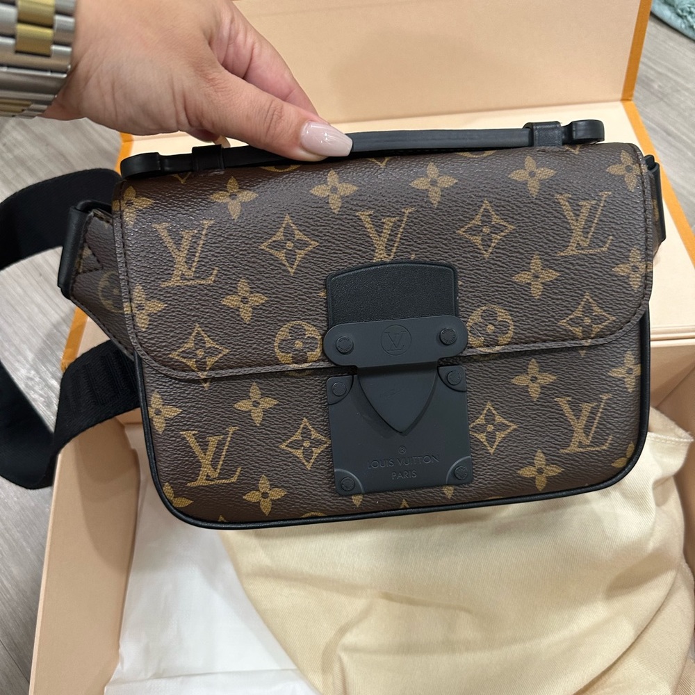 Authentic Louis Vuitton Fanny pack